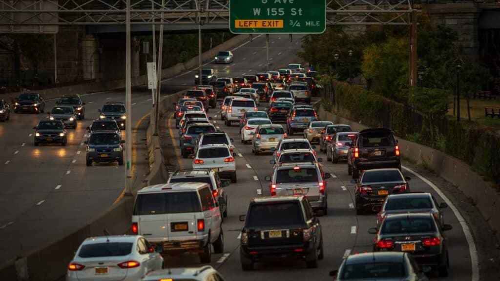Tecnologias no trânsito: 6 usos que contribuem para reduzir congestionamentos e multas nas cidades Tecnologias no trânsito