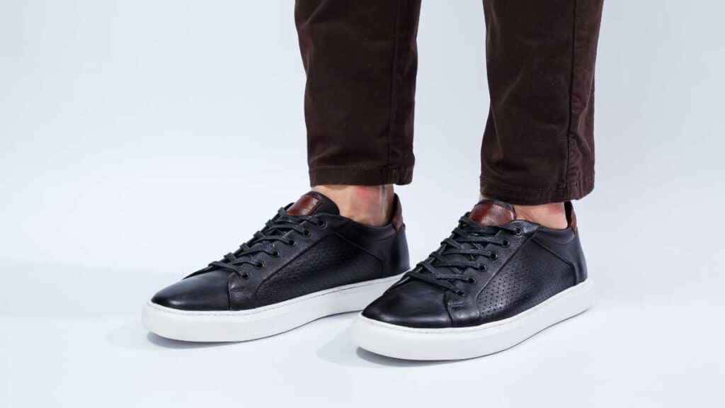 4 sapatênis masculinos em couro da Vocca para ficar fino e elegante sapatênis masculinos em couro da Vocca para ficar fino e elegante