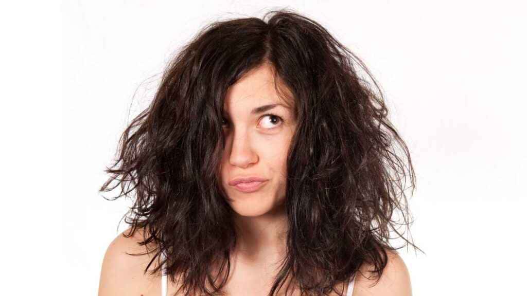 Bad hair day: 5 truques para driblar esses momentos e deixar o cabelo impecável Bad hair day: 5 truques para driblar esses momentos e deixar o cabelo impecável