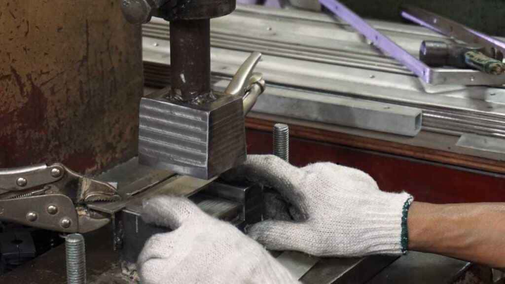 Estamparia com Prensa: Tecnologia e Eficiência na Produção Metálica estamparia prensa