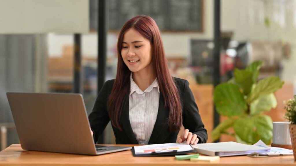 O papel fundamental do auxiliar administrativo nas organizações modernas