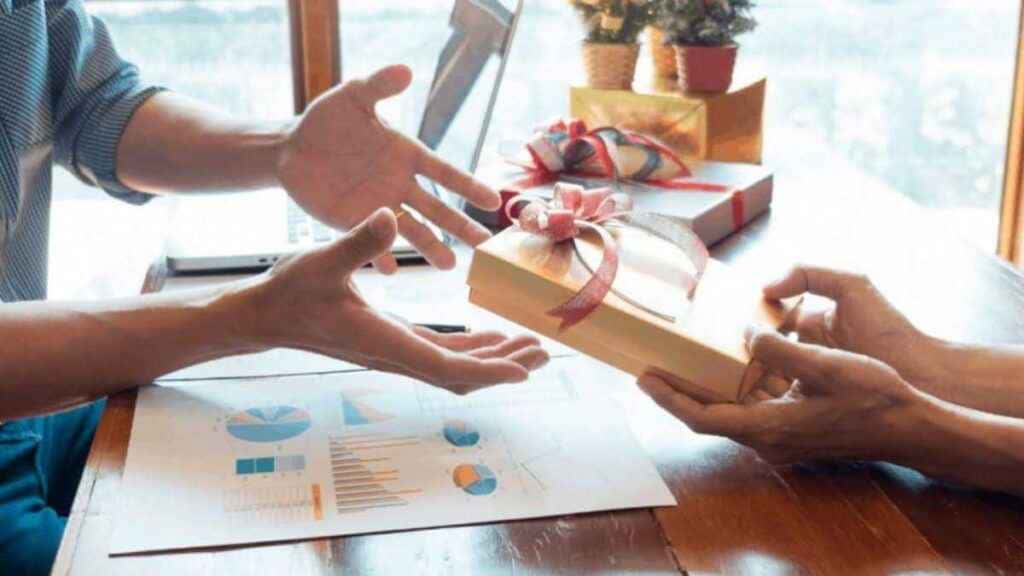 Como oferecer presentes corporativos