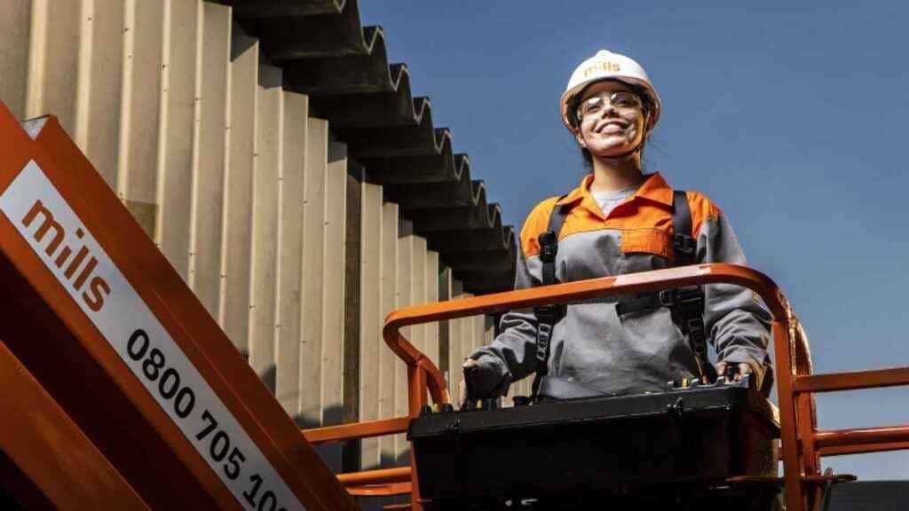 Uso de plataforma elevatória nos trabalhos em altura Uso de plataforma elevatória nos trabalhos em altura