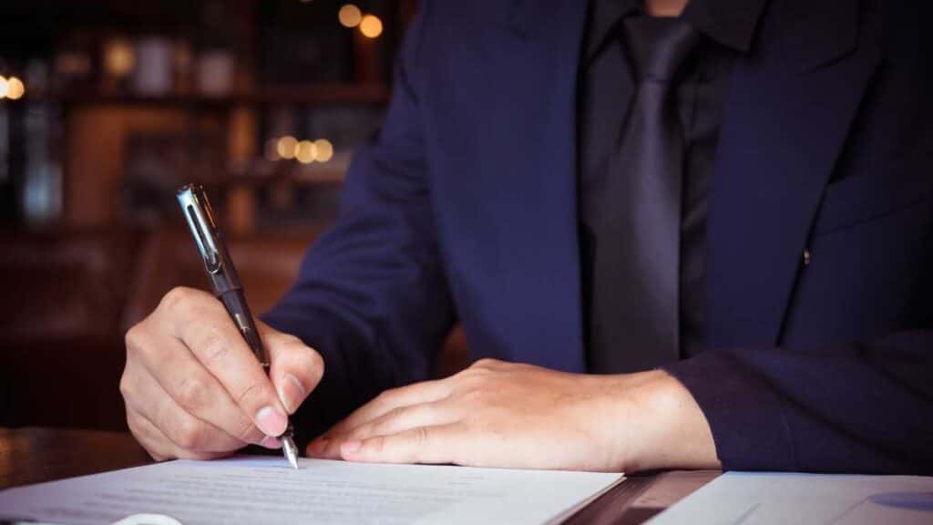 Comparação Entre o Empréstimo Consignado e Outras Formas de Crédito Comparação Entre o Empréstimo Consignado e Outras Formas de Crédito