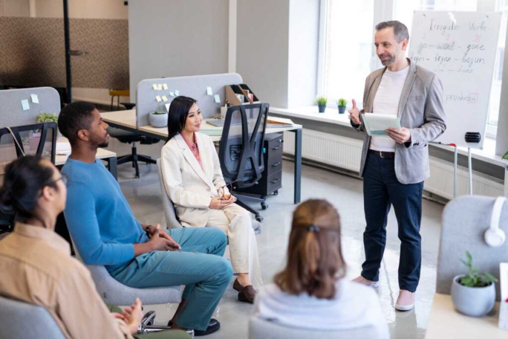 Cursos implantados em empresas: o benefício corporativo que transforma equipes e resultados Cursos implantados em empresas: o benefício corporativo que transforma equipes e resultados