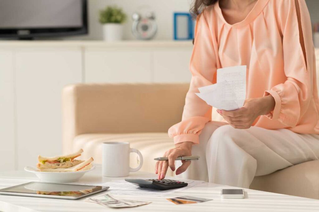 Dicas de economia doméstica para organizar seu mês